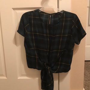 Crop/tie shirt